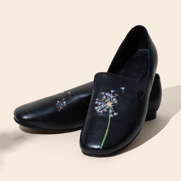 Dandelion – Black Leather Loafers with Dandelion Embroidery, New in Box - Picture 1 of 3
